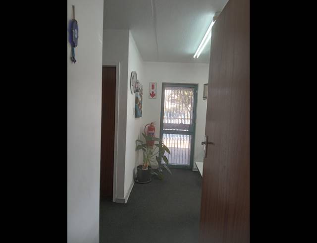 320M² OFFICE TO LET IN JET PARK